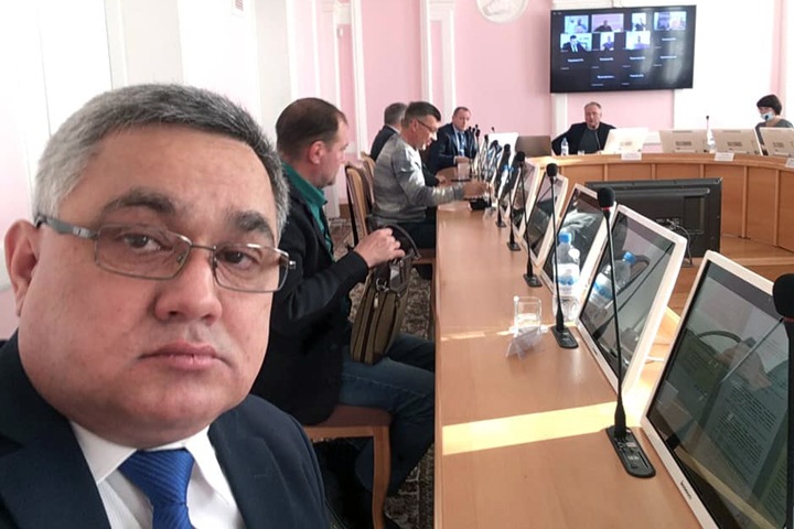 Депутат от «Коммунистов России» назвал оппозиционных кандидатов в мэры Омска «петушней» и признался в согласовании главы в АП