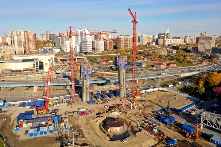 Перекрытие Ипподромской в Новосибирске из-за стройки платного моста продлили до декабря