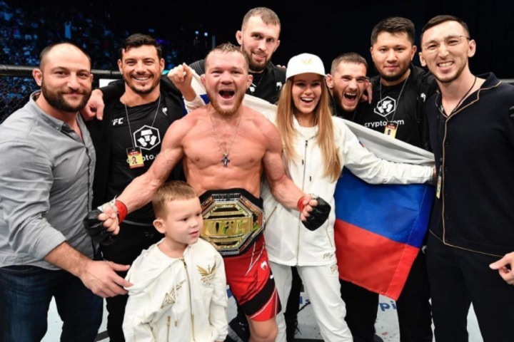Российский боец Пётр Ян стал временным чемпионом UFC