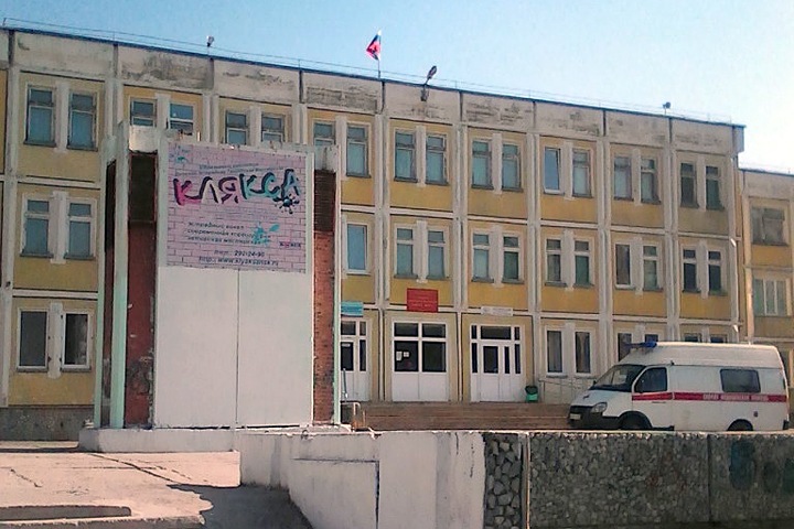 Коллекторы угрожали взорвать школу в Новосибирске из-за долгов