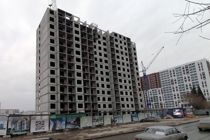 Новосибирское правительство решило отдать без торгов землю застройщику, у которого находили трещины в бетоне