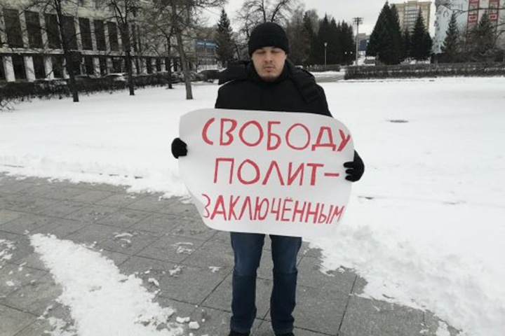 Полиция задержала участников протестных акций в Омске и Барнауле