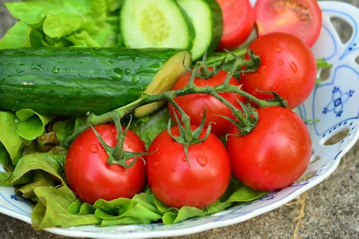 Цены на огурцы и помидоры подскочили в Новосибирской области на 52%