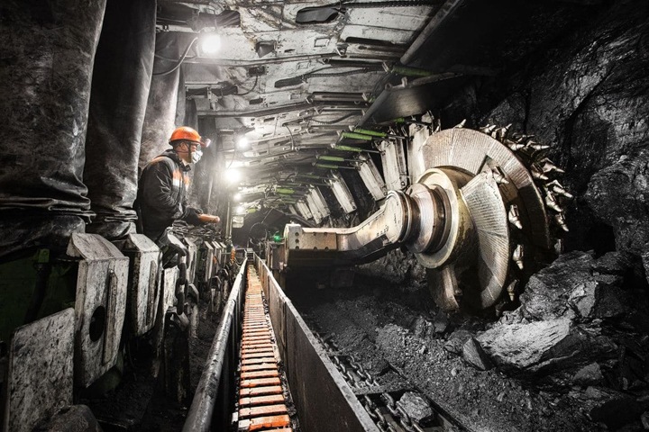 Горняков эвакуируют из шахты в Кузбассе