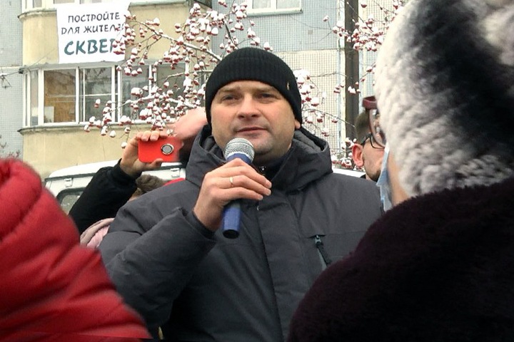 «20 тыс. подписей уже собрали»: новосибирский депутат возмутился строительством киосков вместо сквера