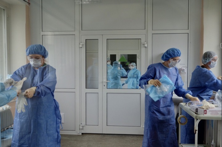 Пятнадцать новосибирцев скончались от коронавируса за сутки