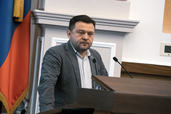 Независимый депутат горсовета Новосибирска Сергей Бойко покинул Россию на фоне политических преследований