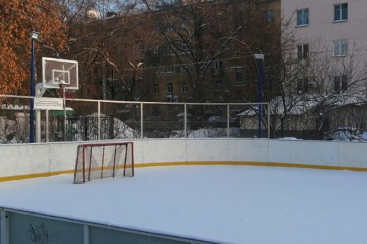 Новосибирский депутат выступил против строительства магазина на месте хоккейной площадки