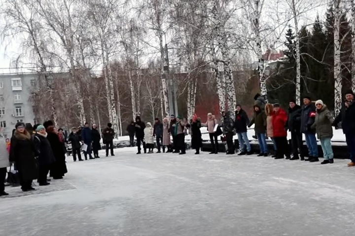 Полиция начала преследовать участников акции против QR-кодов в Новосибирске