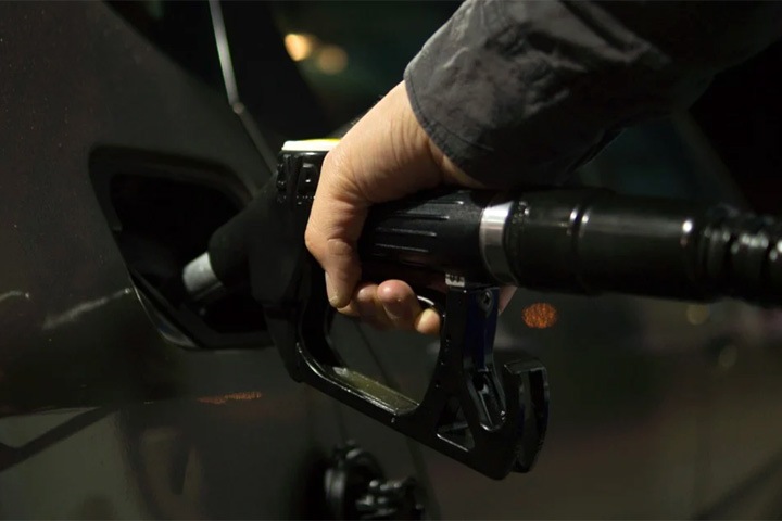 Бензин продолжает дорожать в Новосибирске