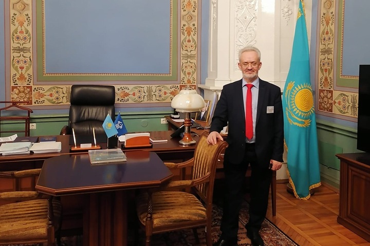 Бывший новосибирский вице-губернатор награжден казахстанским орденом