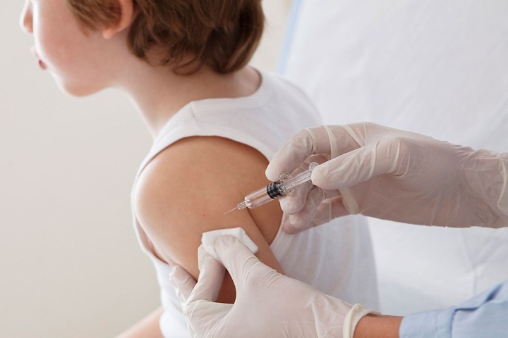 Сибирский депутат Госдумы: «Вакцинация детей — недопустимый эксперимент над их здоровьем»