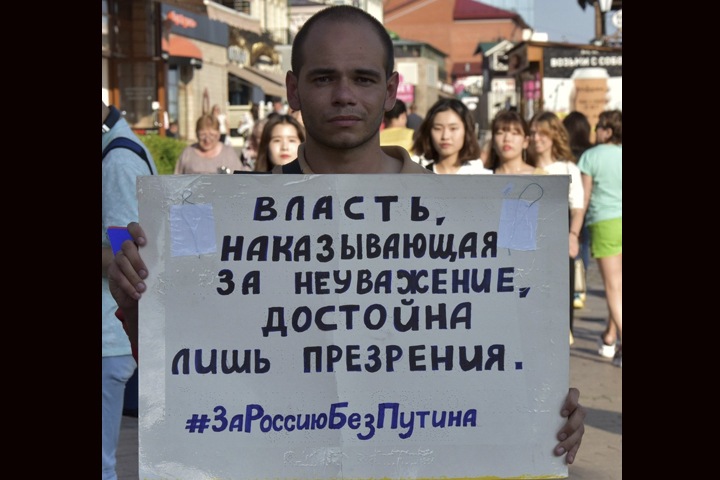 Суд отпустил иркутского журналиста Захара Сарапулова под запрет на интернет
