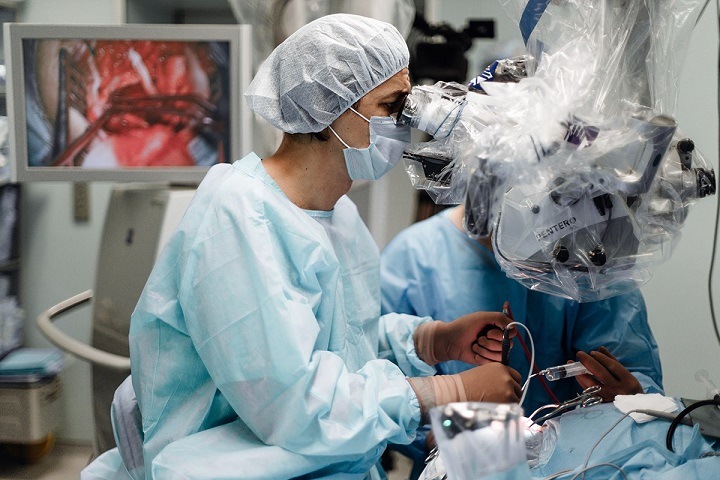 Новосибирские хирурги прооперировали шестилетнюю девочку с гигантской опухолью