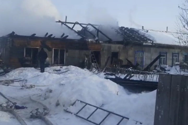 Женщина и двое детей погибли при пожаре под Новосибирском