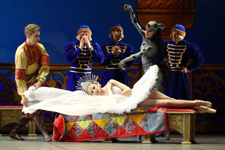 Новосибирский оперный театр потратит 34 млн на царя, бояр и девочек
