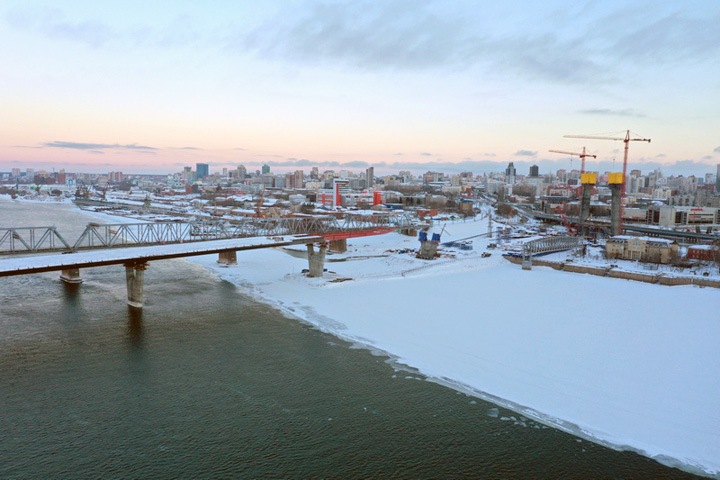 Аудиторы рассказали о нарушениях при строительстве платного моста в Новосибирске и дорог