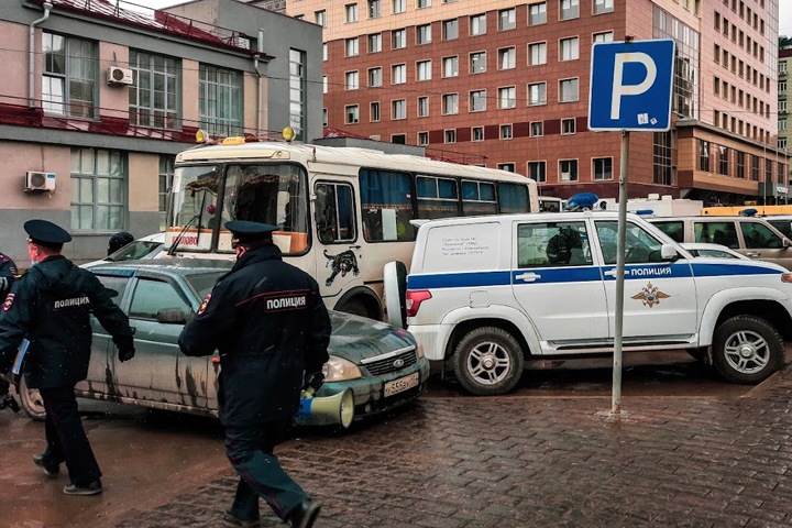 Главный по закупкам в новосибирской полиции пошел под суд за машины для сына
