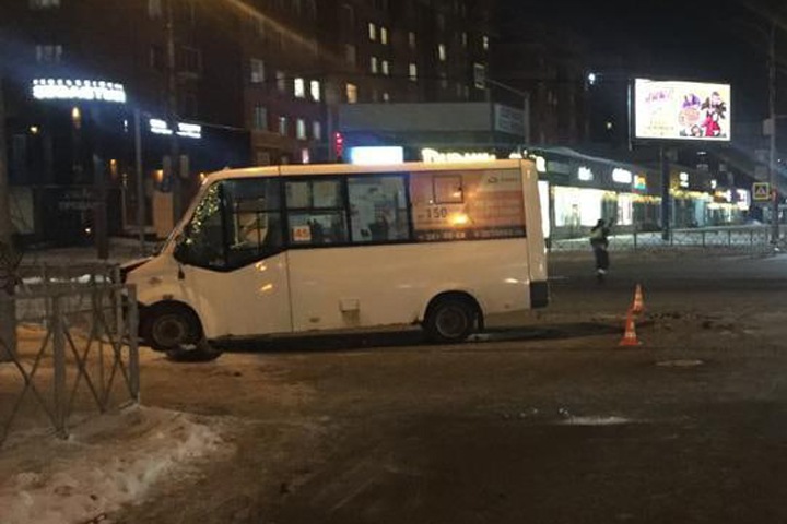 Пятеро пострадали в аварии с маршруткой в центре Новосибирска