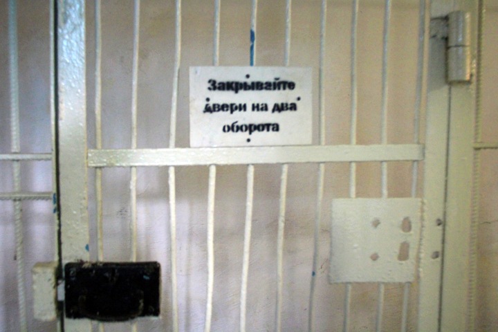 Заключенный рассказал, что иркутские силовики избили его в отделе полиции Новосибирска