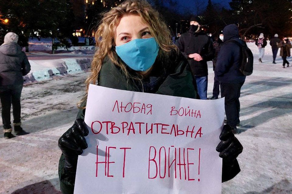 Открой против. Лозунги на митингах в Москве. Феминистки Украины. Акции протеста нет войне. Митинг нет войне.