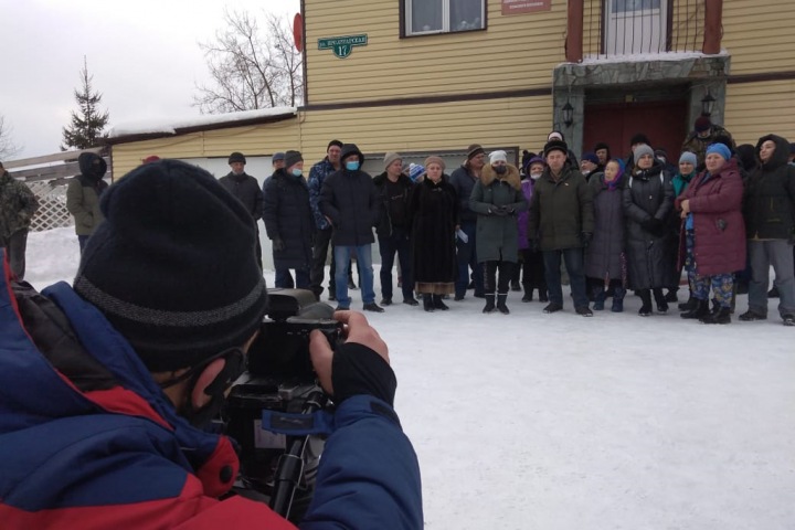 «Полное беззаконие»: выступающих против Крапивинской ГЭС кузбассовцев не пускают на общественные слушания