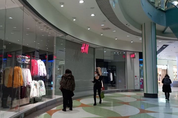 Компания H&M закрыла магазины в городах Сибири