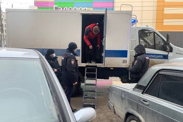 Более  250  человек задержали в Новосибирске