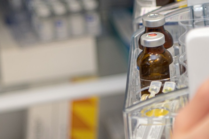 Препараты под защитой: для чего нужен фармацевтический холодильник