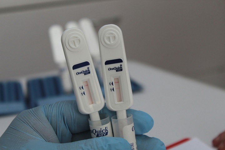 Жительницам Новосибирска начнут доставлять бесплатные тесты на ВИЧ и гепатит С