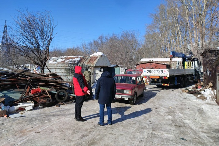 Гаражи начали массово сносить в новосибирском микрорайоне ОбьГЭС