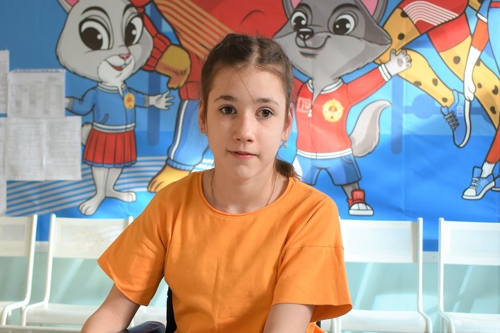 Девочке-подростку с ДЦП из Новосибирской области нужно дорогое лечение, чтобы стоять