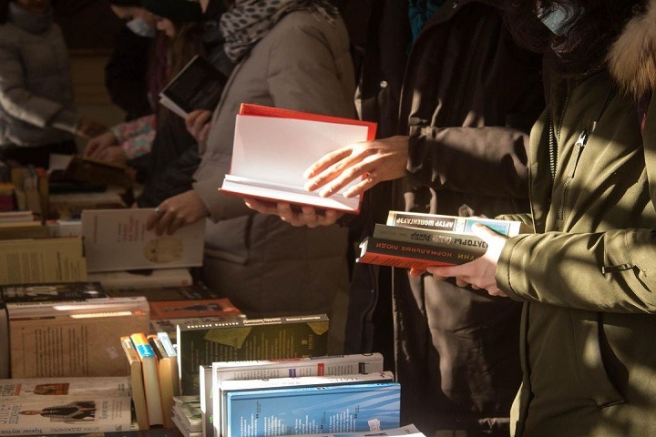 Новосибирцев зовут на благотворительную распродажу книг из домашних библиотек
