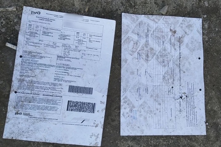 Документы РЖД разбросало по улицам Новосибирска