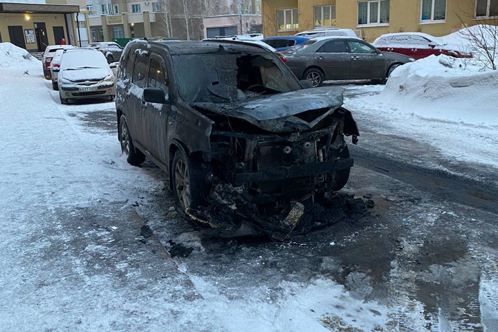 Кузбасскому общественнику и расследователю сожгли машину