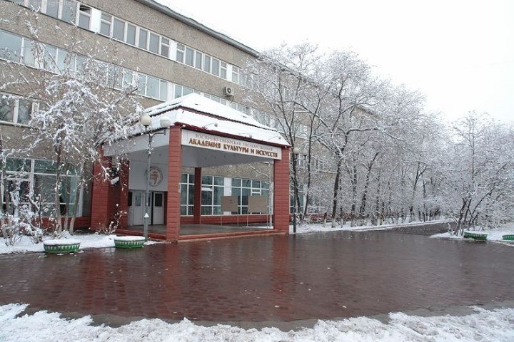 Доцента института культуры в Улан-Удэ отстранили от работы после «негативных высказываний в отношении России»