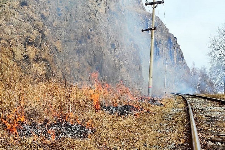 Туристов не пускают на Байкал из-за лесных пожаров