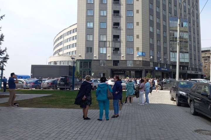 Бизнес-центр эвакуировали в центре Новосибирска