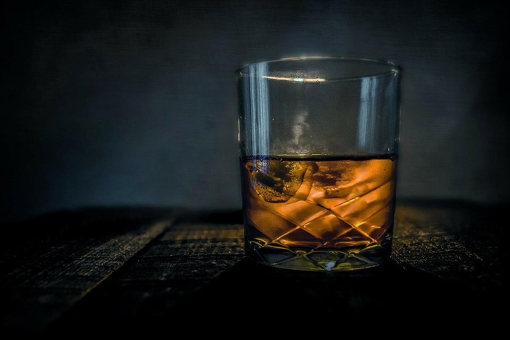 Красноярский техникум заказал иностранный алкоголь для «учебных целей»