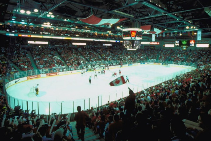 Молодежный чемпионат мира по хоккею перенесли из Новосибирска в Канаду