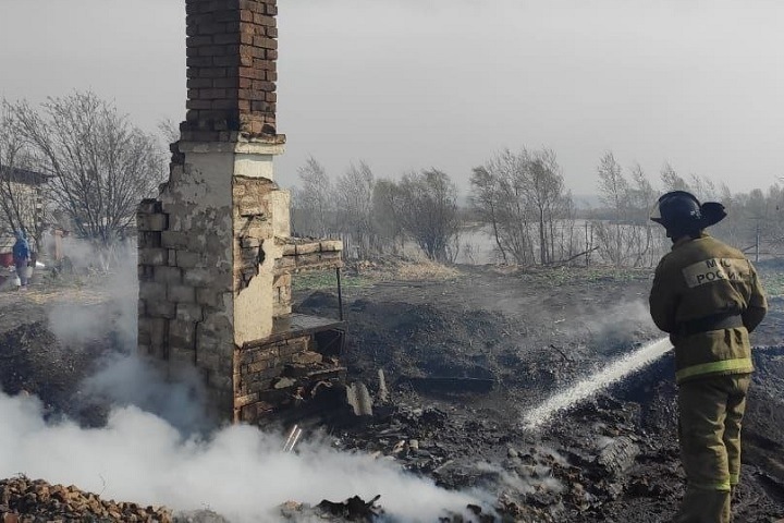 Около 1 тыс. га продолжает гореть в Красноярском крае