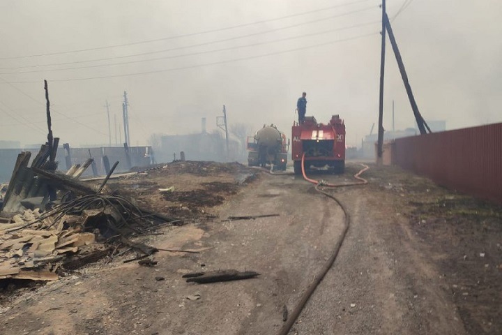 Шесть сотрудников МЧС пострадали при тушении природных пожаров в Красноярском крае
