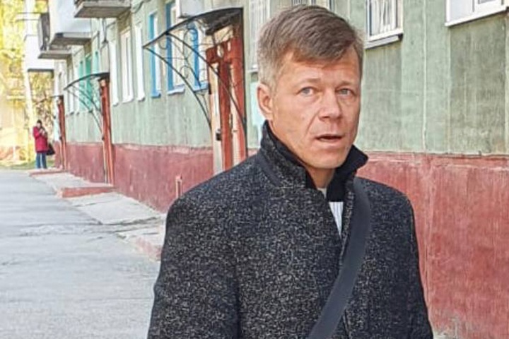 Рассказавшего о работе на депутата Госдумы от «ЕР» поймали в Новосибирске на срыве поздравлений с 9 мая