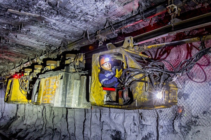 Превышение концентрации метана и нарушения в работе газового контроля нашли на шахте СУЭК в Кузбассе