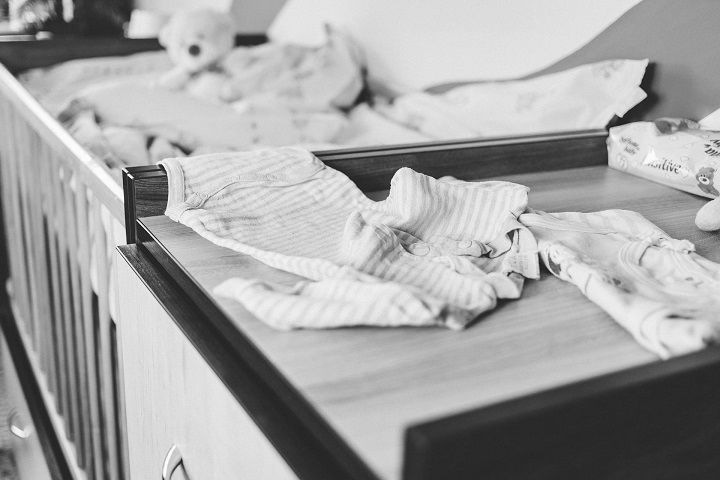Придавила во сне подушкой: жительницу Красноярского края подозревают в смерти полугодовалой дочери