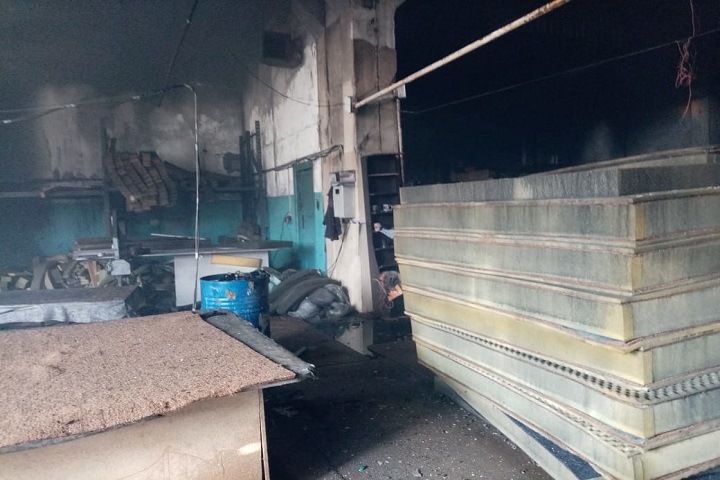 Крупный цех по производству матрасов загорелся в Новосибирске