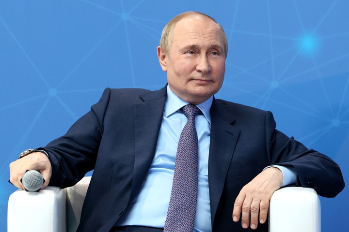 Обещавший не поднимать пенсионный возраст Путин пообещал жить лучше через 10 лет