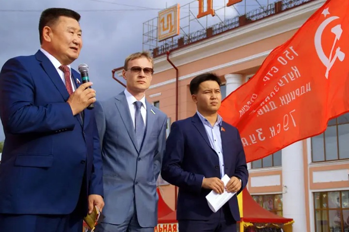 КПРФ отправила региональных лидеров в главы Бурятии и Томской области