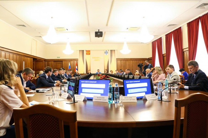 Депутаты поаплодировали представителю новосибирского правительства, который не смог ответить ни на один вопрос