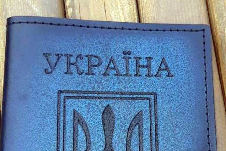 Омич с инвалидностью рассказал об избиении в полиции из‑за обложки паспорта с гербом Украины